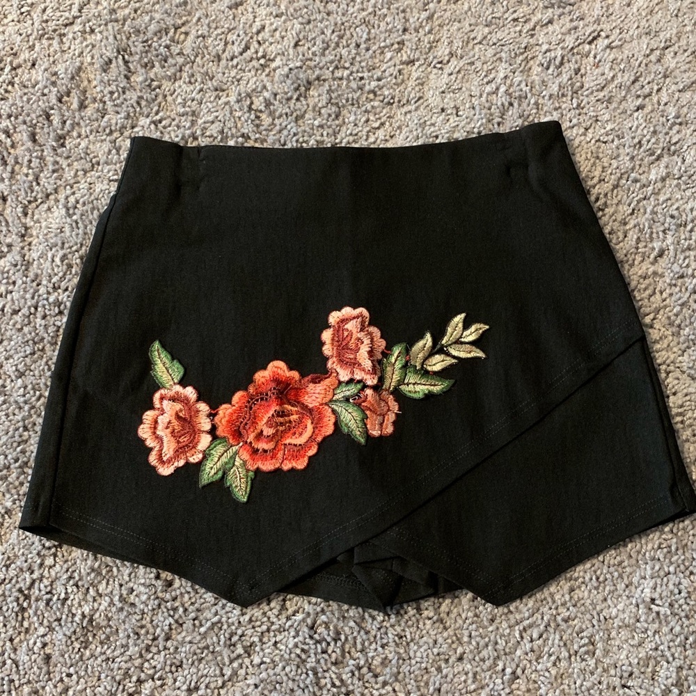 Beautiful Blue Blush Black Envelope Skort